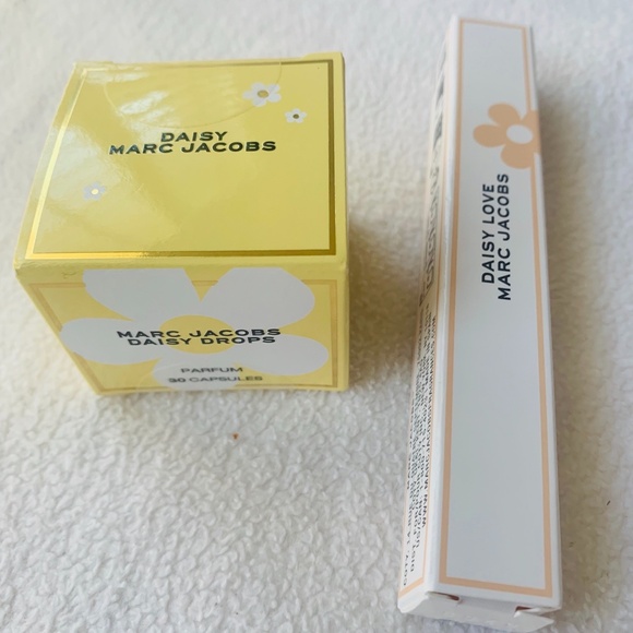 ♦️NWT Bundle of 2 Marc Jacobs Daisy 30 Capsule Bath droplets & purse spray oil